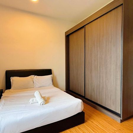 Beacon Executive Suite - City View - By Iz George Town Exterior photo