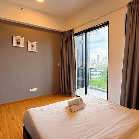 Beacon Executive Suite - City View - By Iz George Town Exterior photo