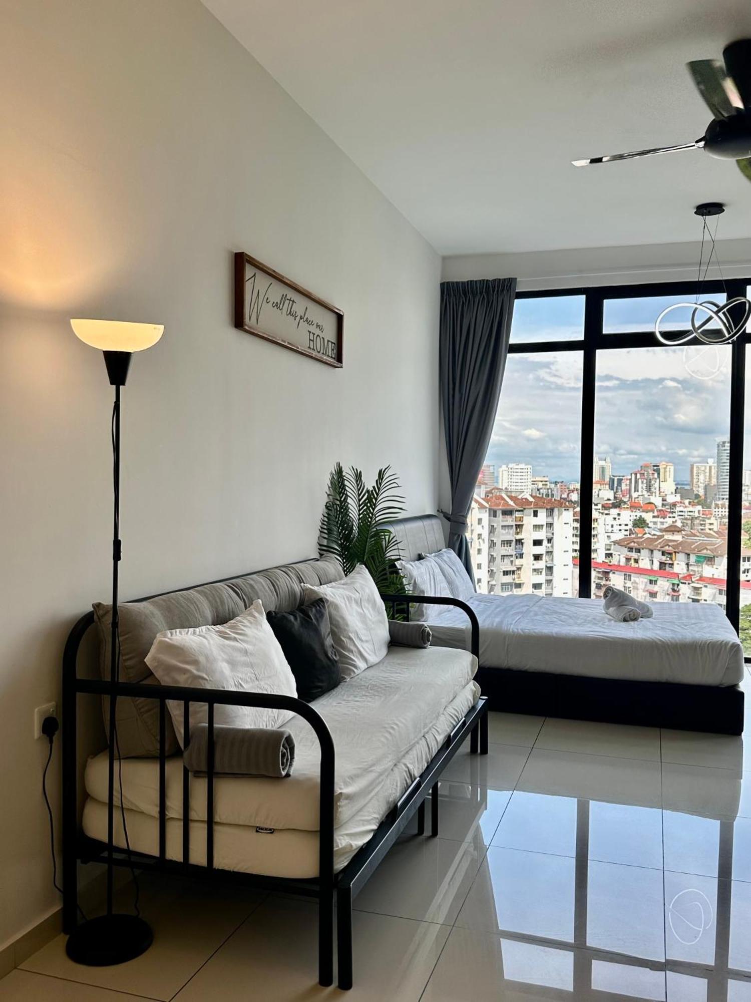 Beacon Executive Suite - City View - By Iz George Town Exterior photo