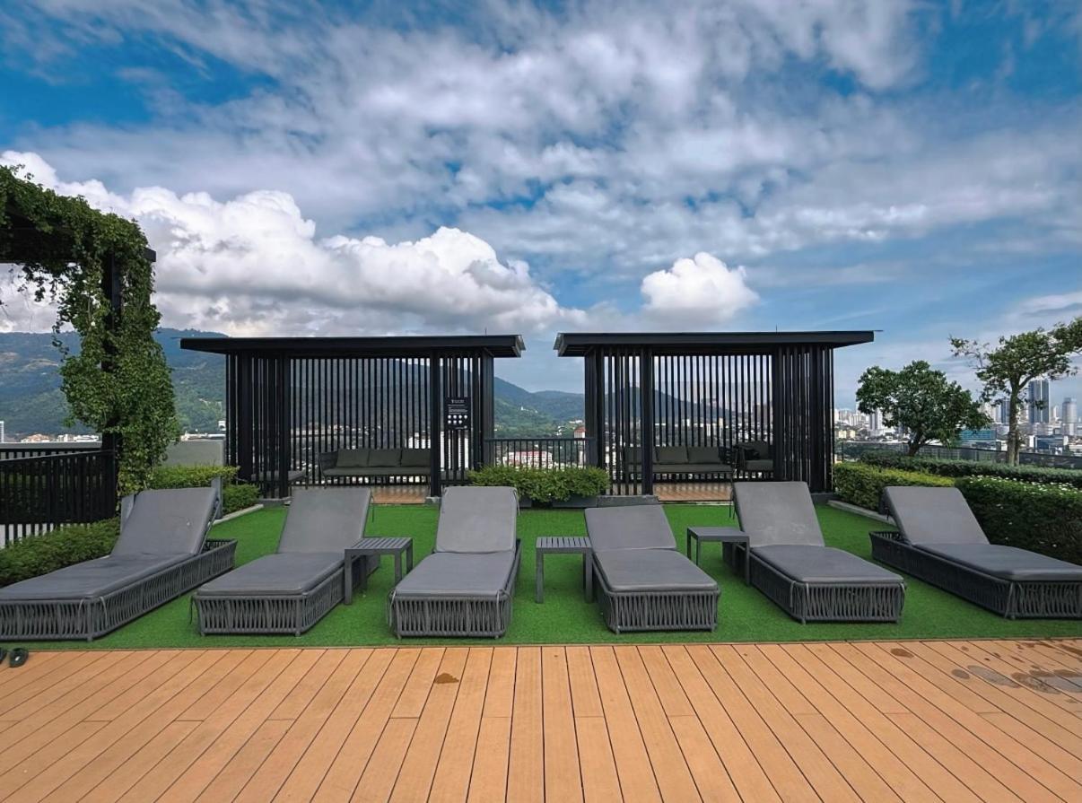 Beacon Executive Suite - City View - By Iz George Town Exterior photo
