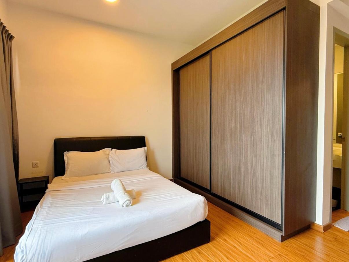 Beacon Executive Suite - City View - By Iz George Town Exterior photo