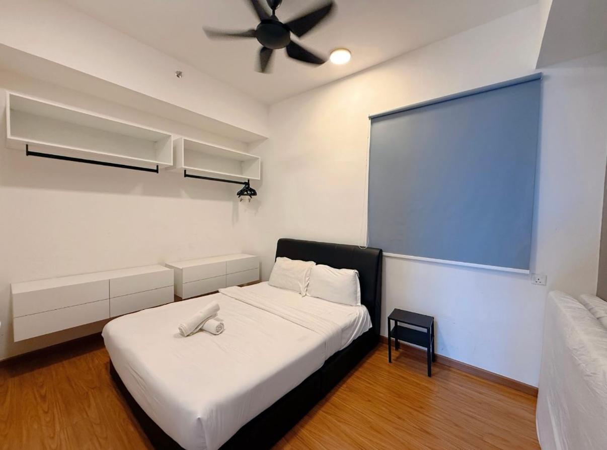 Beacon Executive Suite - City View - By Iz George Town Exterior photo