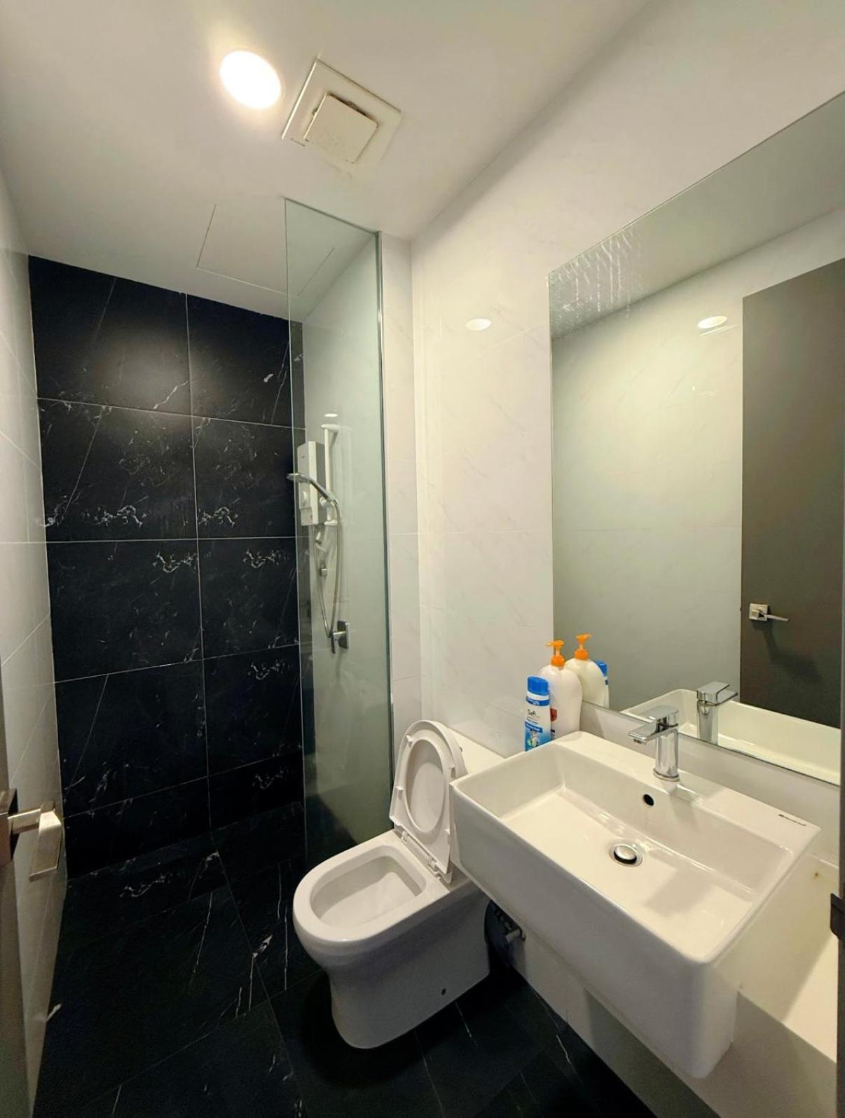 Beacon Executive Suite - City View - By Iz George Town Exterior photo