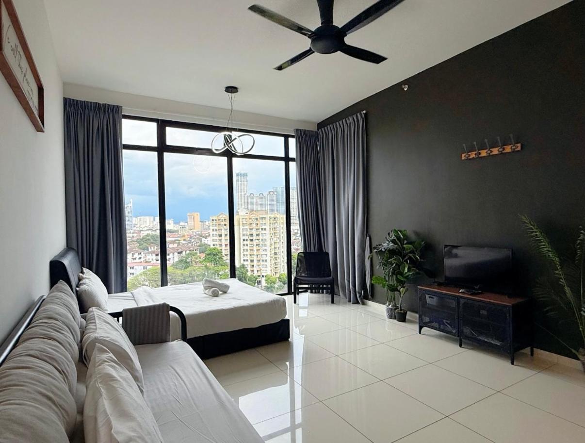 Beacon Executive Suite - City View - By Iz George Town Exterior photo
