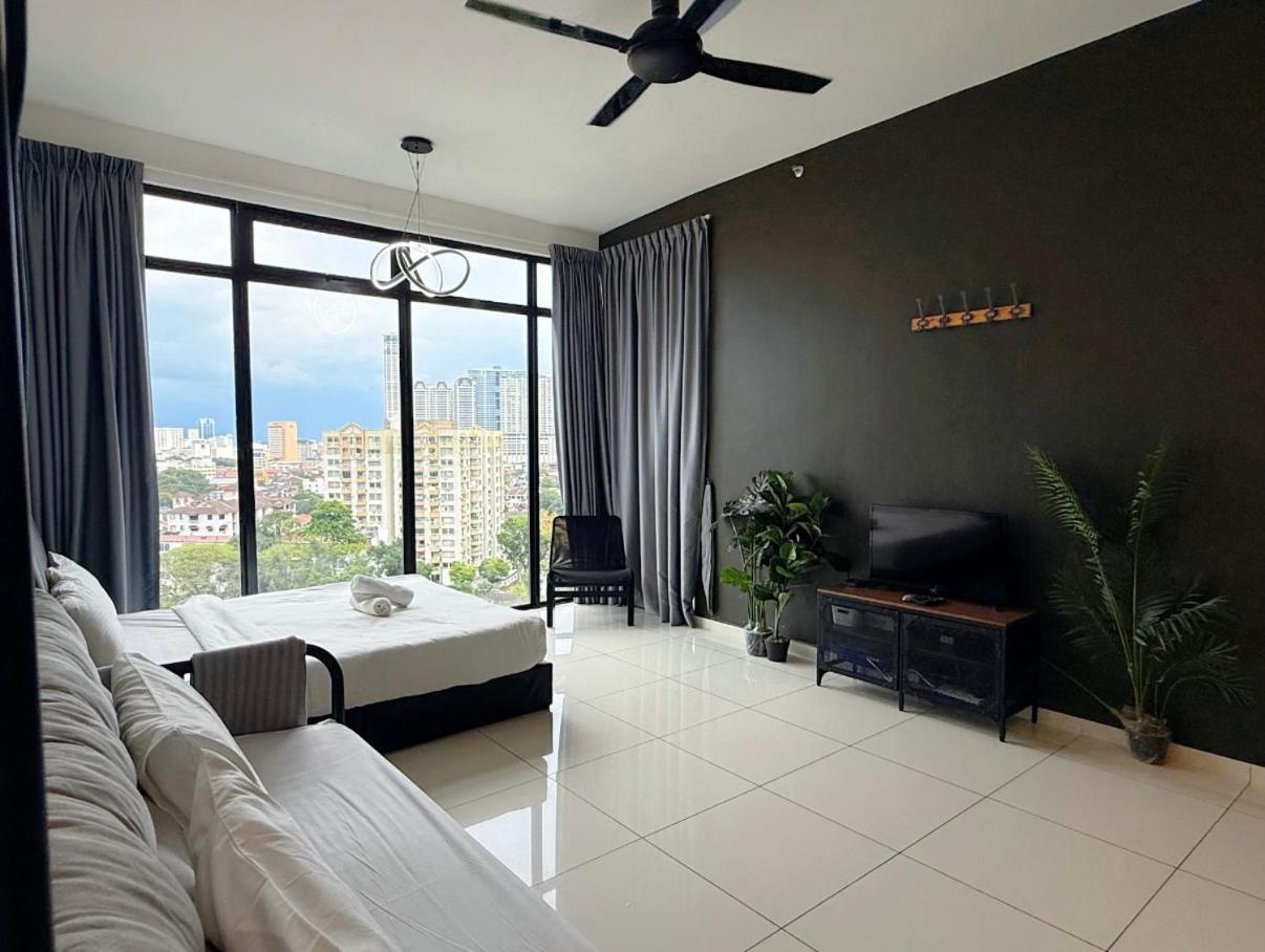Beacon Executive Suite - City View - By Iz George Town Exterior photo